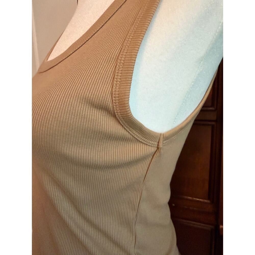 Universal Thread tank - Picture 2 of 4